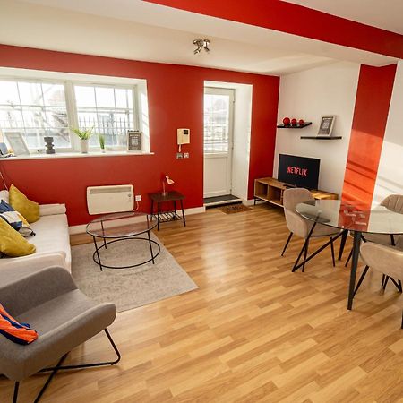 Cozy And Modern 2-Bed Apartment Swansea Exterior foto