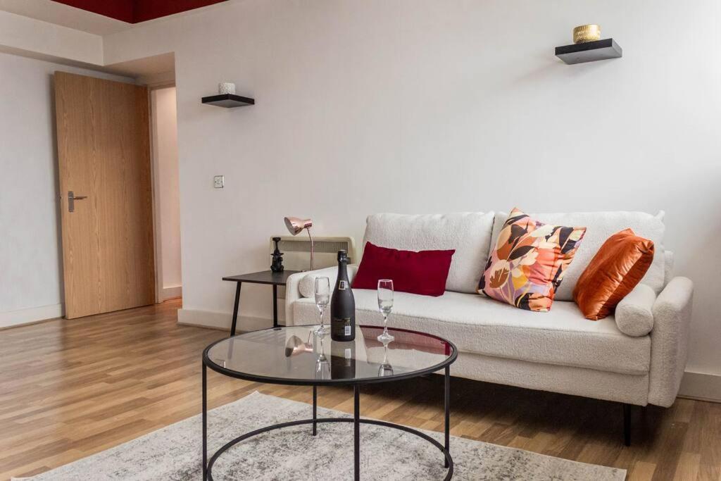 Cozy And Modern 2-Bed Apartment Swansea Exterior foto