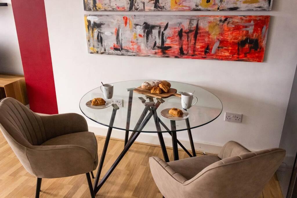 Cozy And Modern 2-Bed Apartment Swansea Exterior foto